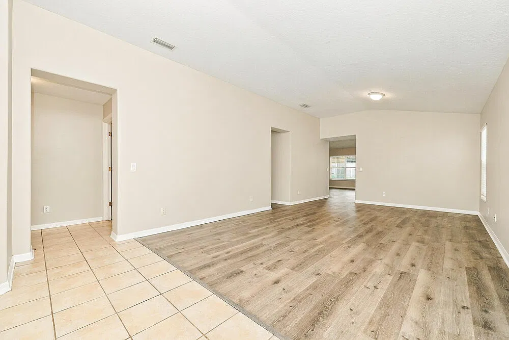 4 bed, 2.0 bath, 1930 sqft, $2,035 — Photo 3