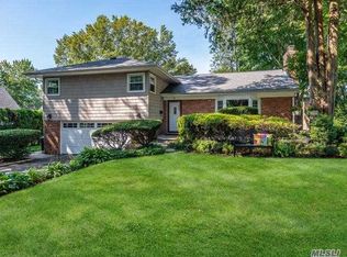 3 Crestwood Rd, Port Washington, NY 11050