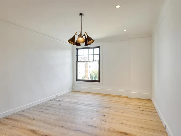 2145 Franklin St #4 — Photo 17