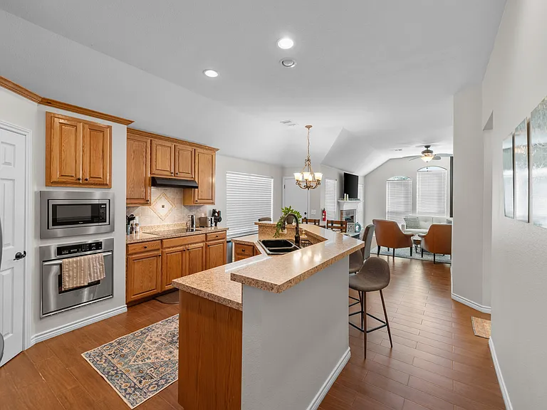 11350 Balcones Dr — Photo 34