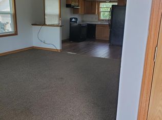 W198N16864 Ridgeway Dr, Jackson, WI 53037