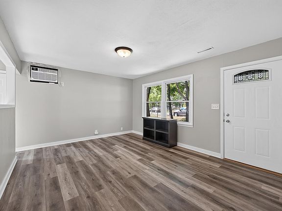 4th image of 5048 Fremont Ave N