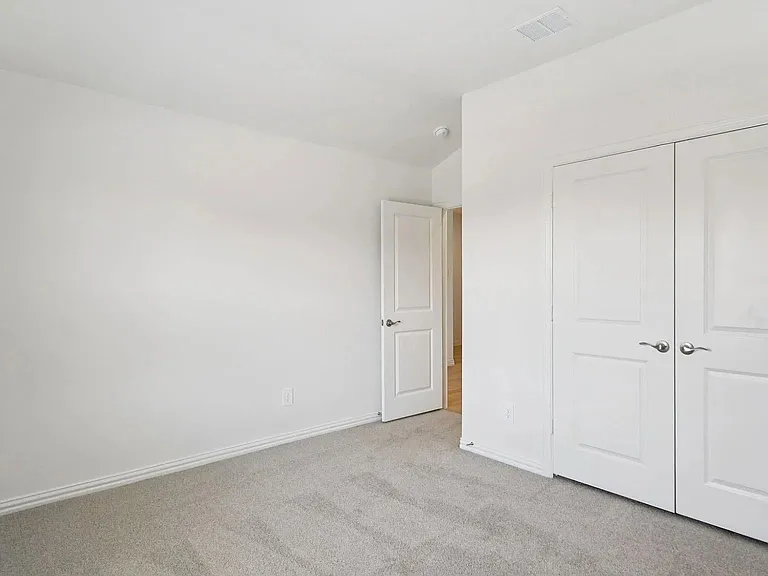 1019 Emberwood Dr — Photo 13