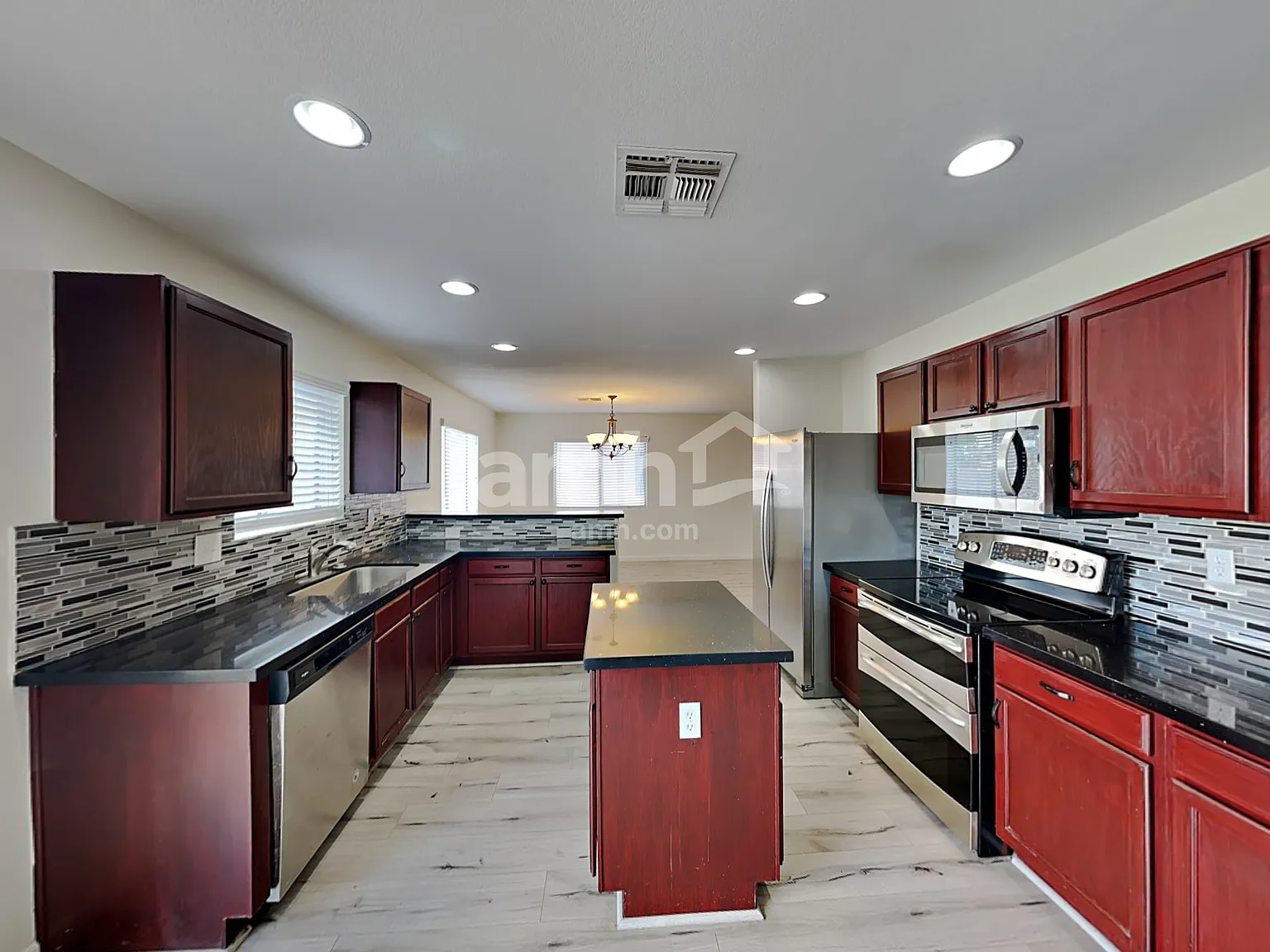 3 bed, 2.5 bath, 1905 sqft, $1,895 — Photo 3