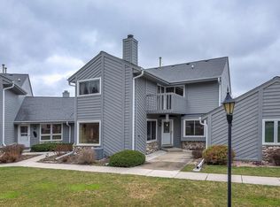 15635 W Brook Dr, New Berlin, WI 53151