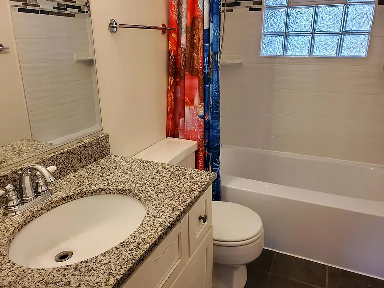 6015 N Shoreland Ave #3 — Photo 12