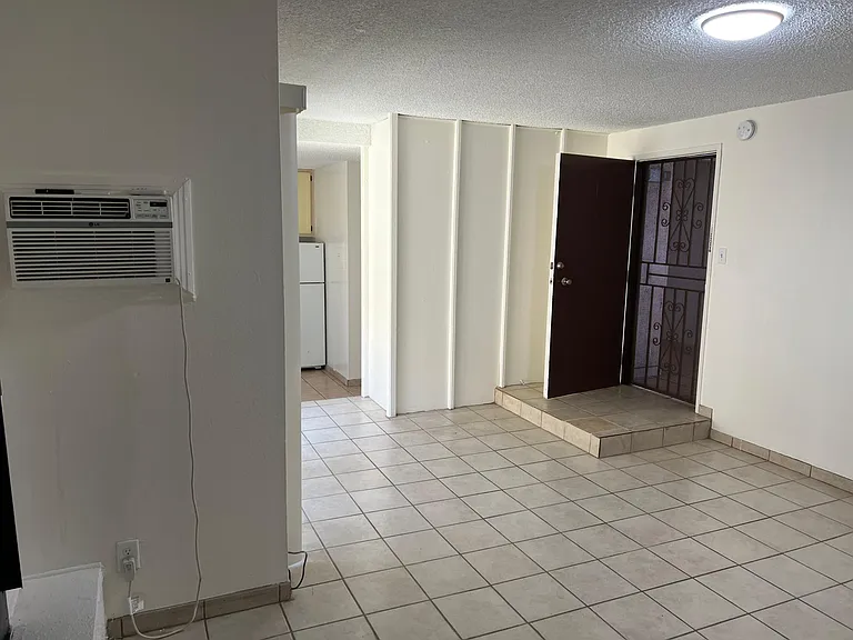 1552 N Mariposa Ave #1 — Photo 4