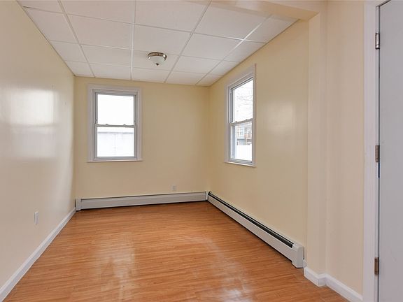 3rd image of 44 West Blvd