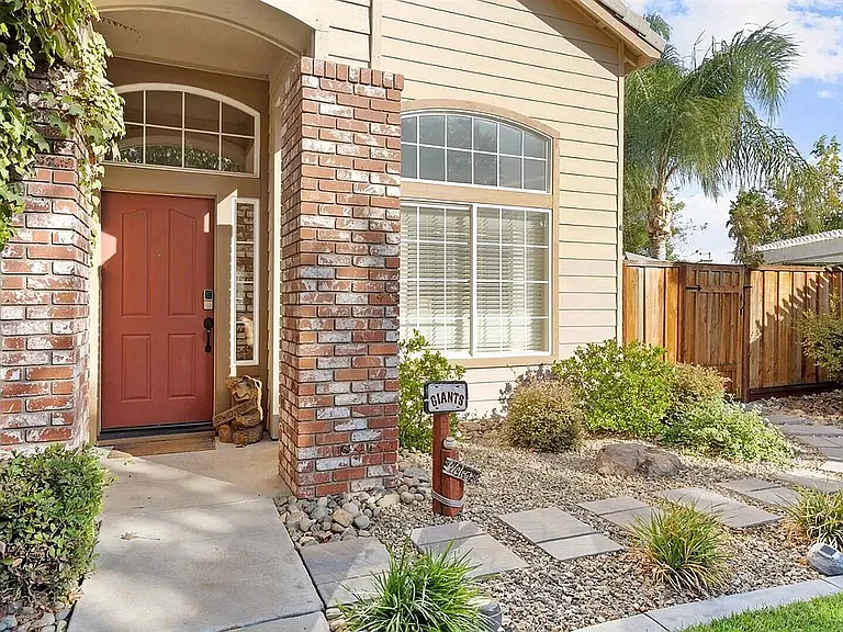 2293 Joseph Damon Dr — Photo 5