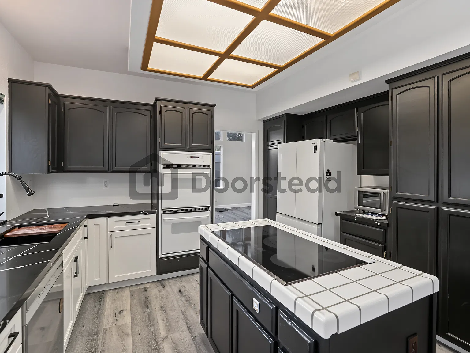 3 bed, 2.5 bath, 2026 sqft, $3,650 — Photo 3