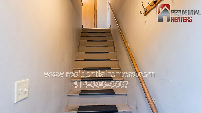 2210 S Winchester St — Photo 2