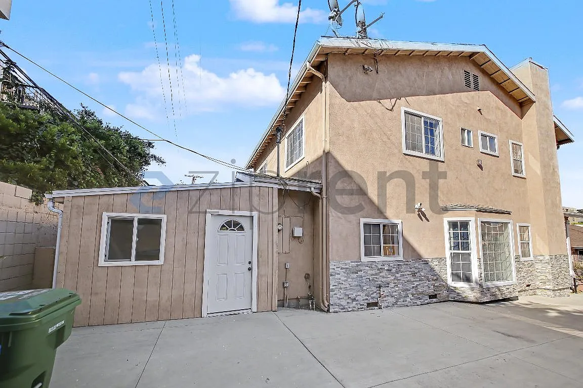 6 bed, 2845 sqft, $5,800 — Photo 3