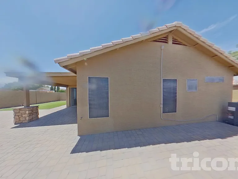 9002 W Palm Ln — Photo 15