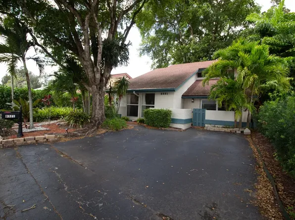 8321 SW 39th Ct, Davie, FL 33328