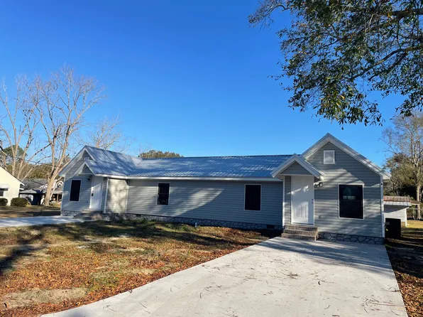 103 N Cowart Ave #B, Glennville, GA 30427