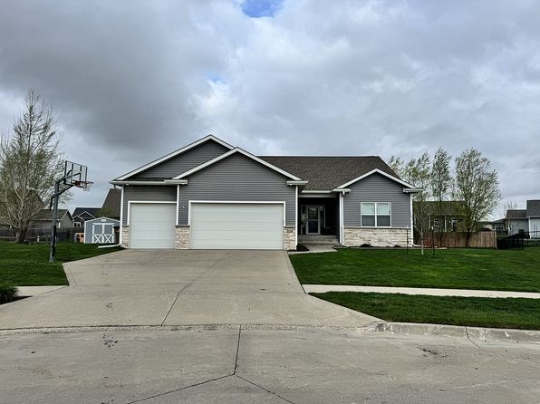 328 Summit Cir NW