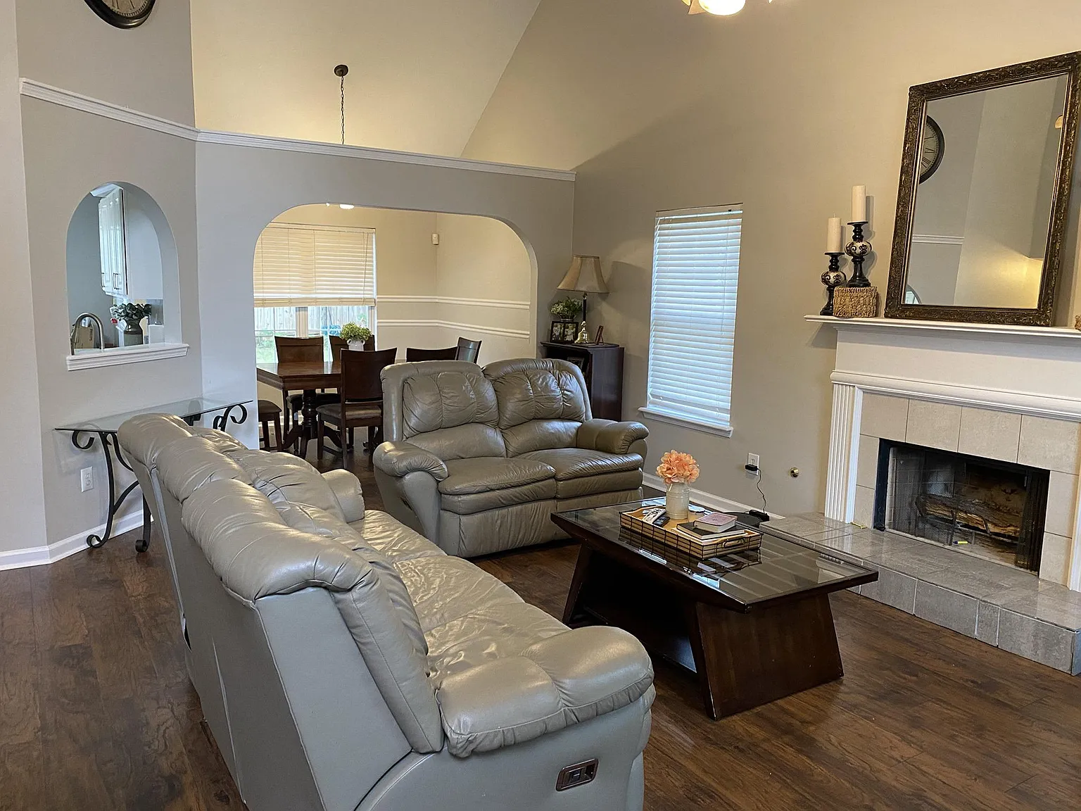 3 bed, 2.5 bath, 1701 sqft, $2,250 — Photo 3