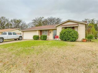 218 SW Thomas St, Burleson, TX 76028