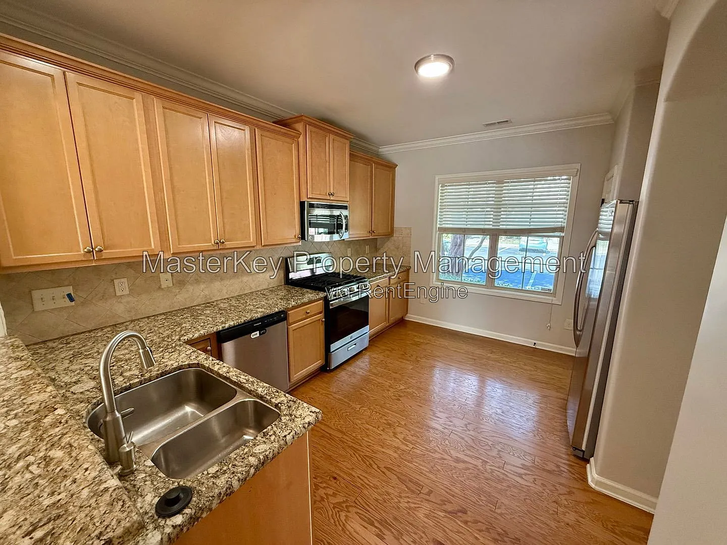 3 bed, 2.5 bath, 1501 sqft, $1,895 — Photo 4