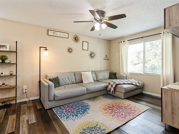5th image of 302 W 18th Pl