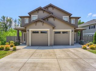 3832 Creek View Dr, Medford, OR