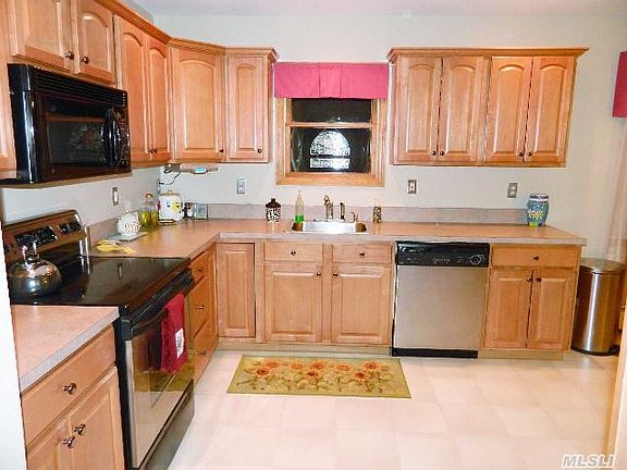 2nd image of 40 Apricot Pl