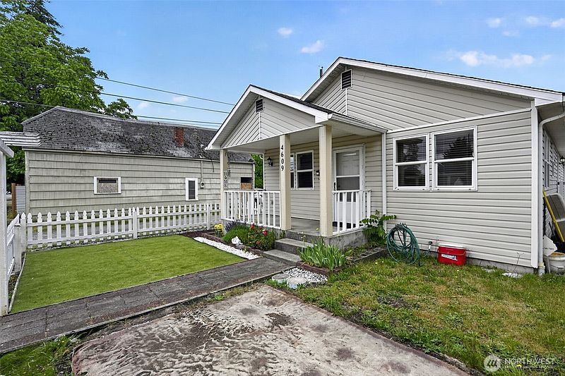 3rd image of 4609 S 66th Street