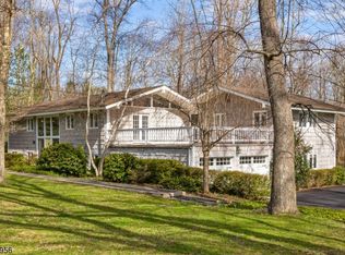 62 Lowery Ln, Mendham, NJ 07945
