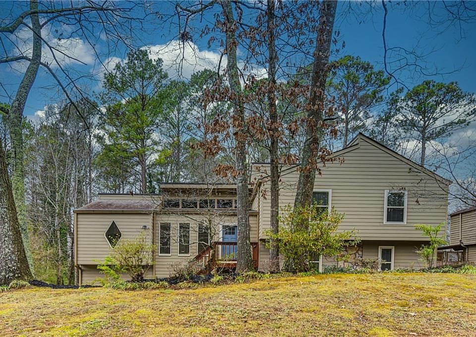 1st image of 2170 Preswick Dr NE