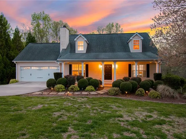 3869 Berkshire Ridge Dr, Gainesville, GA 30506