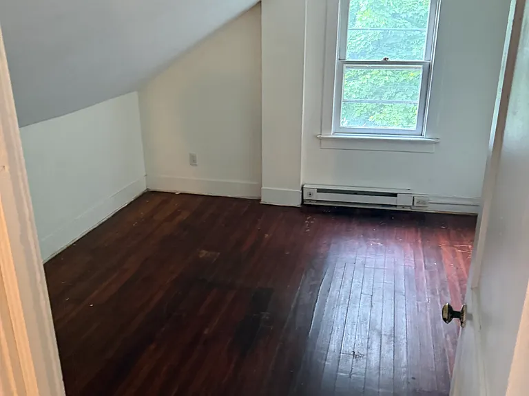 864 Stuyvesant Ave — Photo 13