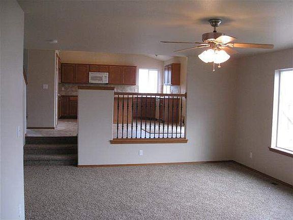 4th image of 197 Chapelwood Ave
