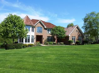 8 Back Bay Dr, South Barrington, IL