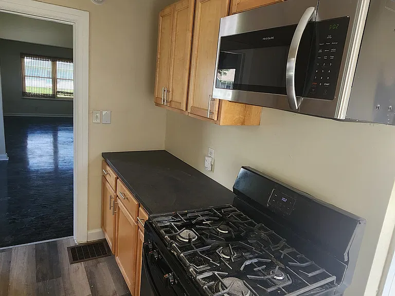 2101 N Ball Ave — Photo 8