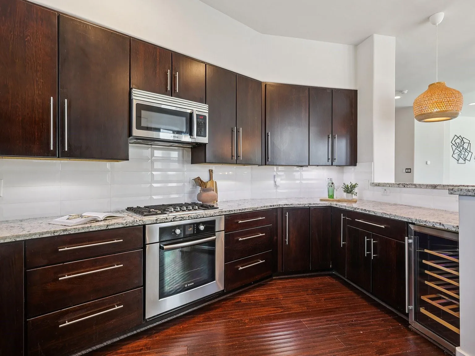 3 bed, 3.5 bath, 2697 sqft, $4,000 — Photo 4