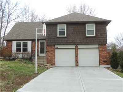 608 E Layton Dr, Olathe, KS, 66061