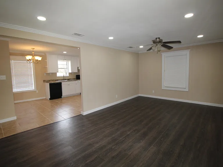 449 Cherry Creek Ln — Photo 2