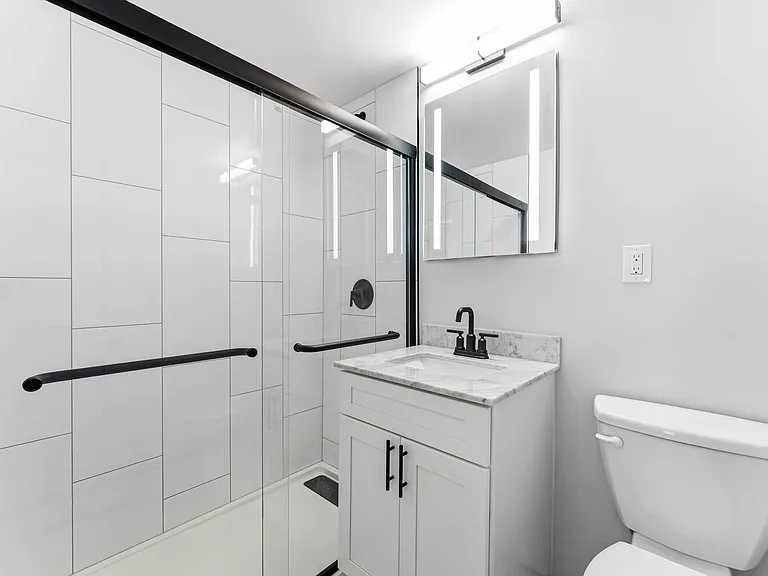 401 E 63rd St #14 — Photo 6