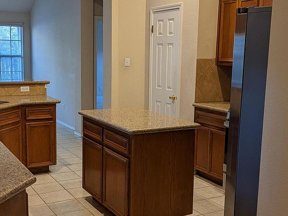 3rd image of 3810 Newland Dr