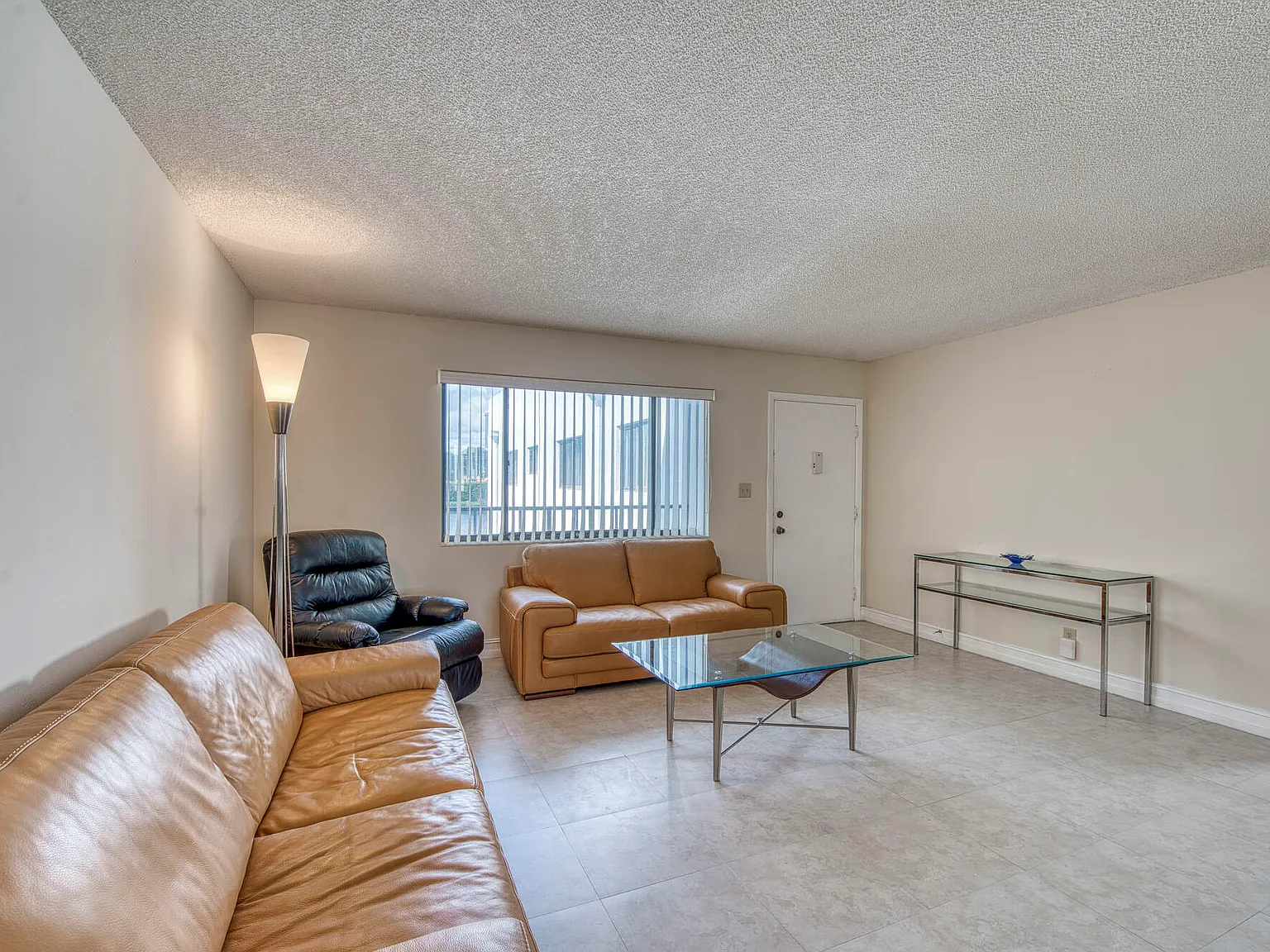 2 bed, 2.0 bath, 900 sqft, $2,000 — Photo 4