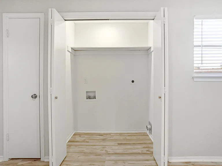 Utility room/closet