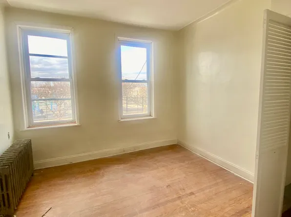 (undisclosed Address), Ridgewood, NY 11385