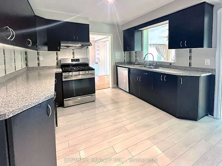 392 Hollywood Ave — Photo 5