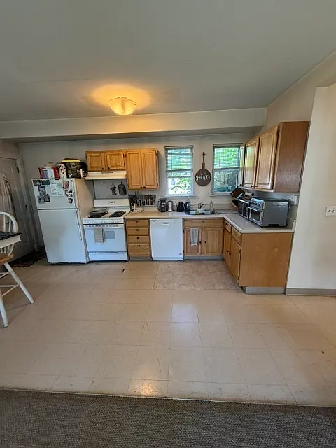 3 bed, 1150 sqft, $3,150 — Photo 3