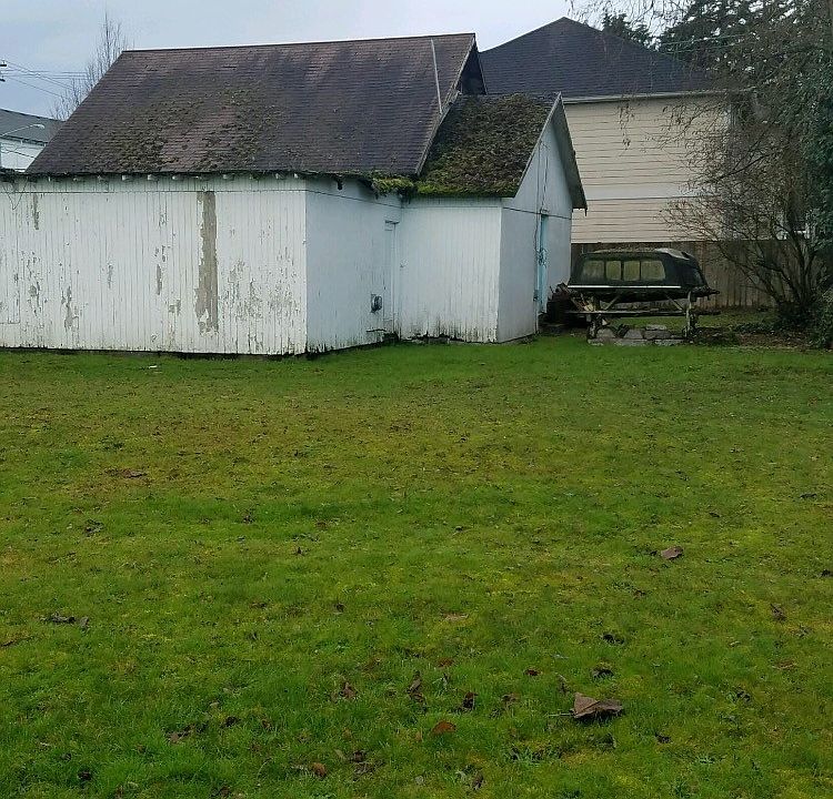 2nd image of 217 Corrin Ave SW