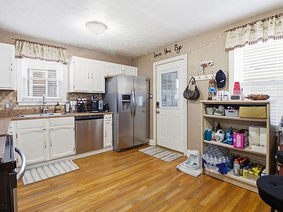 5th image of 164 Seneca Dr