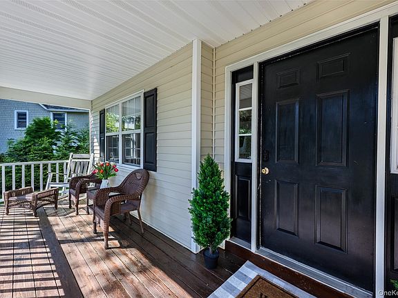 3rd image of 270 Nassau Road