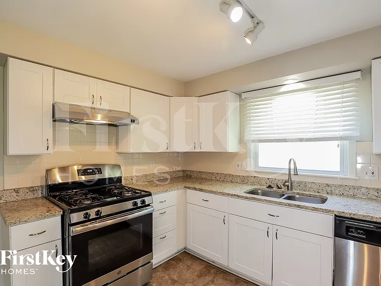 8408 W 89th St — Photo 6