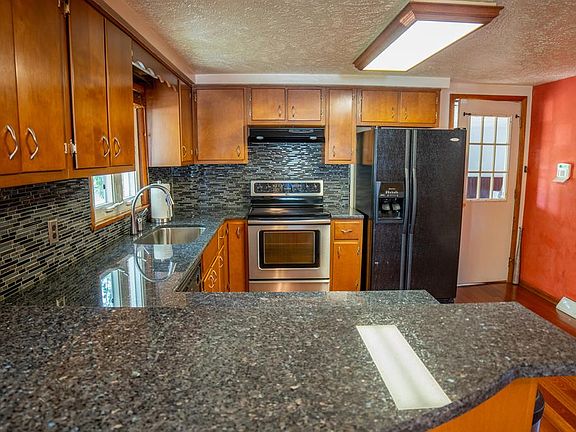 4th image of 893 Dresden Dr