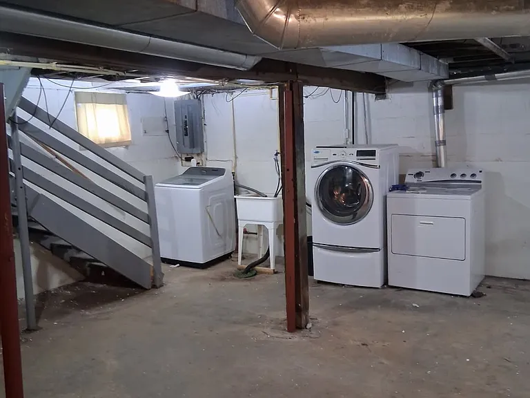 585 Van Everett Ave — Photo 11